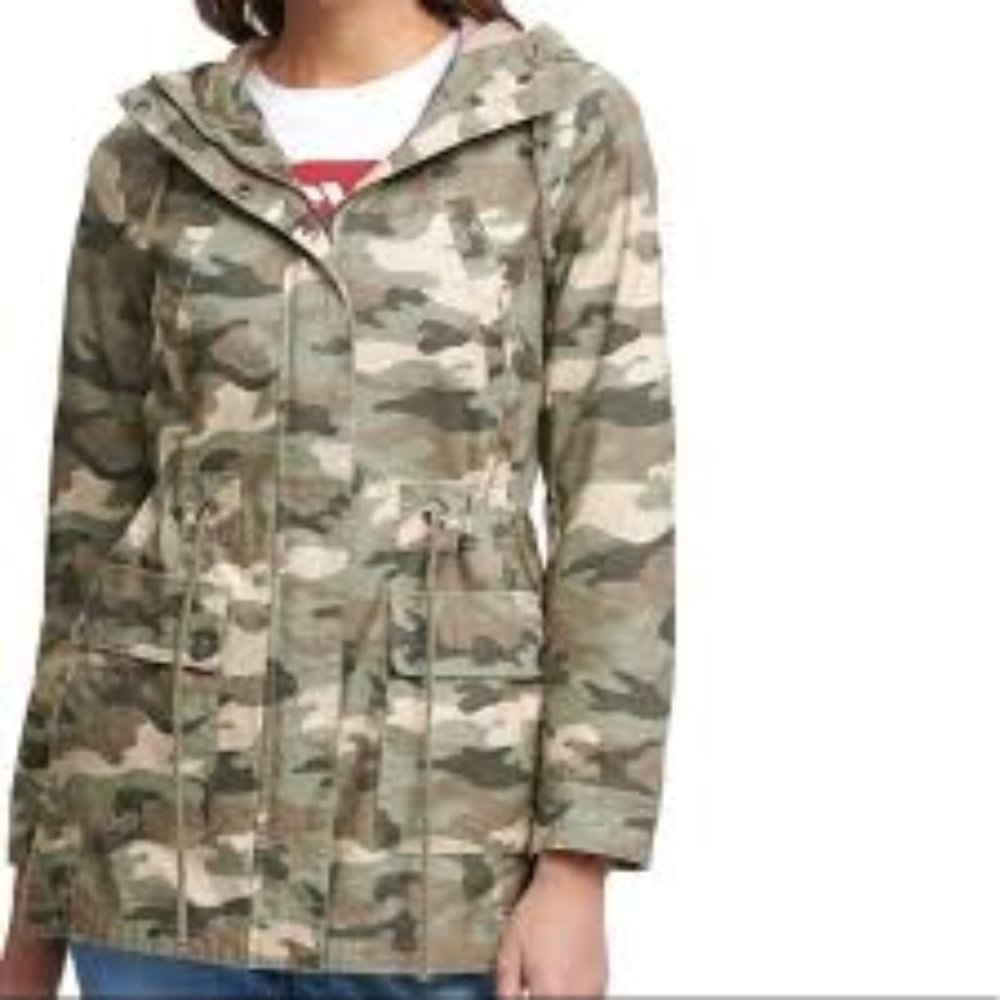 Levis Hooded Fishtail Parka (Olive  camo, L)